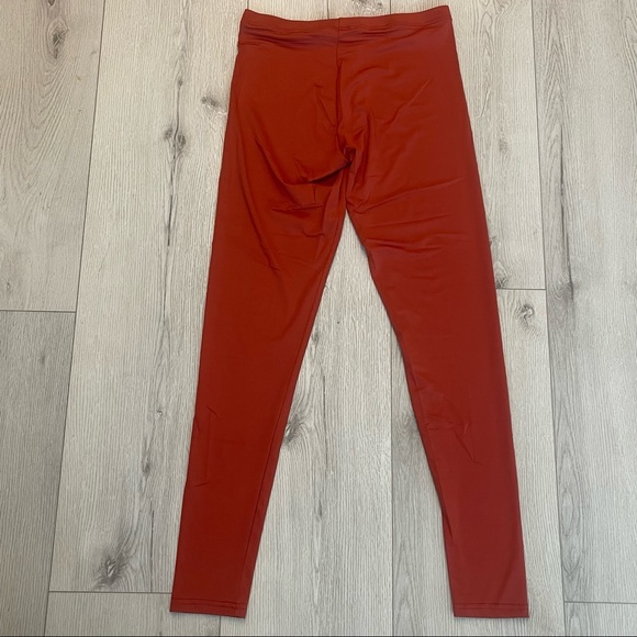 Daisy 2 Piece Silky Loungewear Top and Leggings Size Medium - Picture 13 of 13